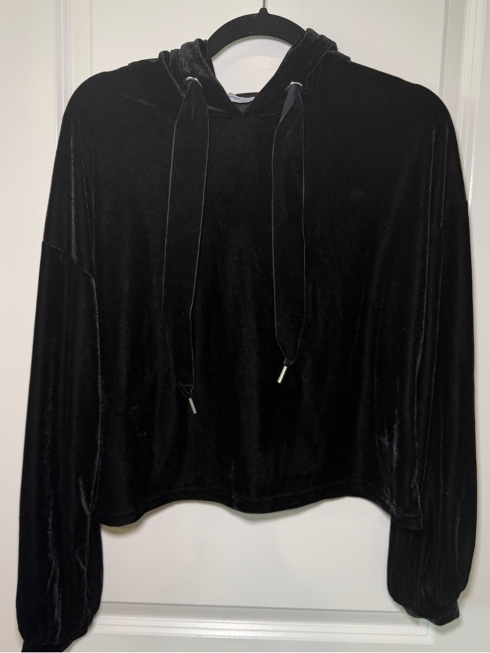 Zara Trafaluc Women’s Small Black Velvet Velour Hooded Crop Pullover Hoodie